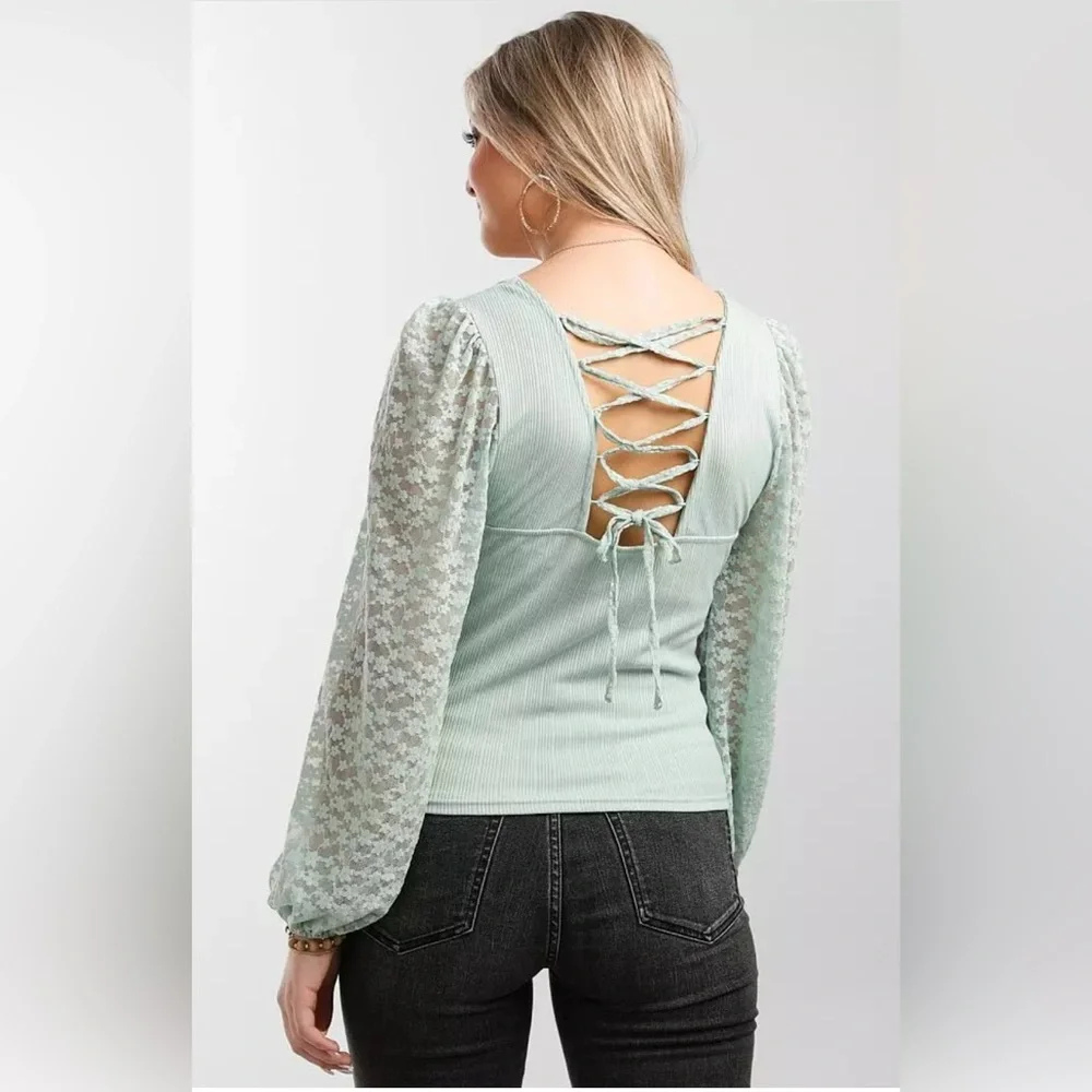 BUCKLE WILLOW & ROOT SAGE GREEN FLORAL LACE SHEER SLEEVE TIE BACK TOP MEDIUM